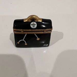 Limoges Box. In PERFECT condition.